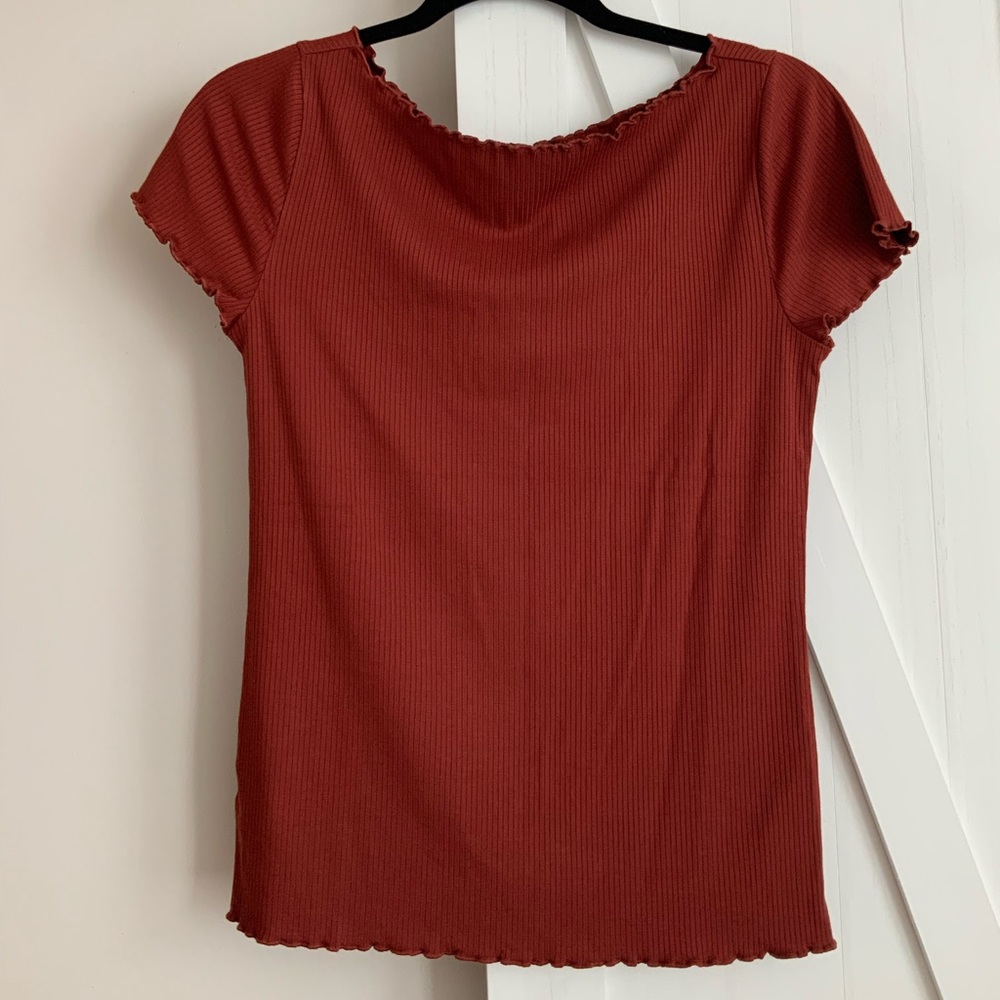 Ann Taylor Lettuce edge top. NWT medium.